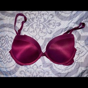 32DD Victoria’s Secret Fabulous Bra. Gently used.